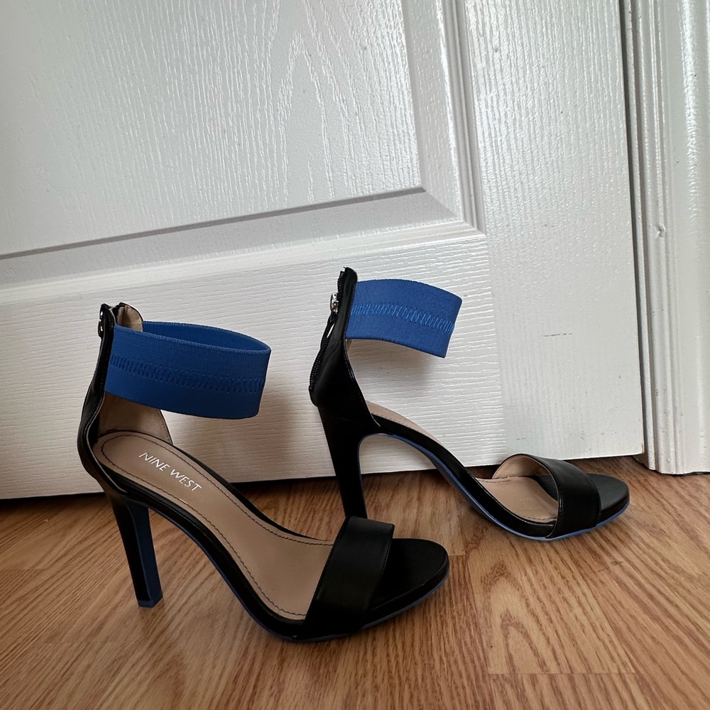 Great Condition Nine West Blue Bottom Heels